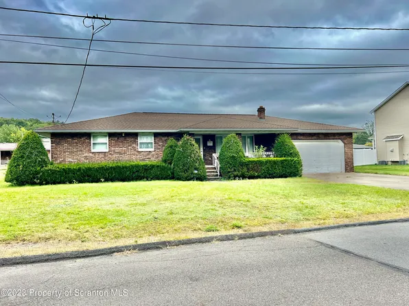 210 Kathleen Dr, Peckville, PA 18452