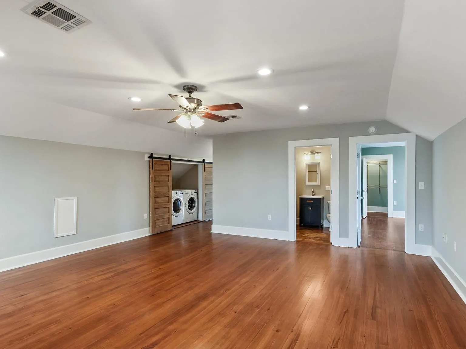2 bed, 1400 sqft, $2,590 — Photo 1