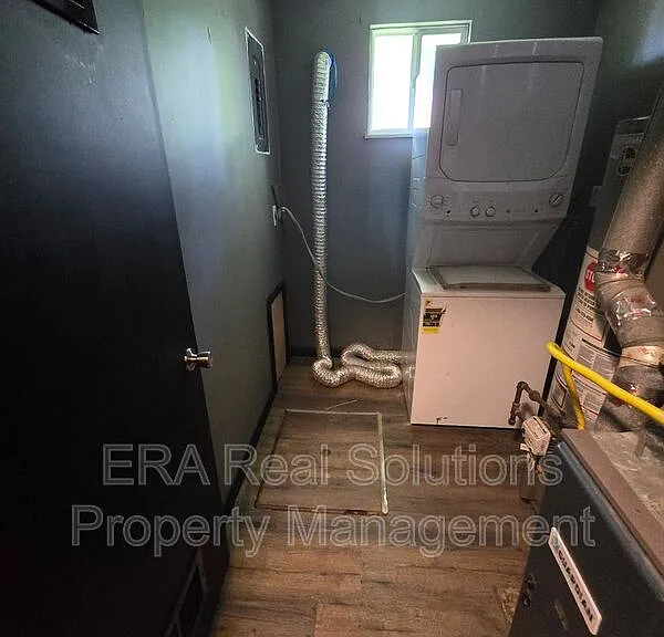 375 S Burgess Ave — Photo 7