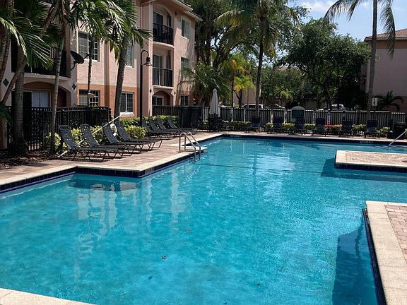 4th image of 2125 SE 10th Ave APT 1010