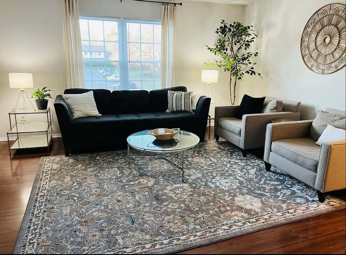 2 bed, 1039 sqft, $1,650 — Photo 2