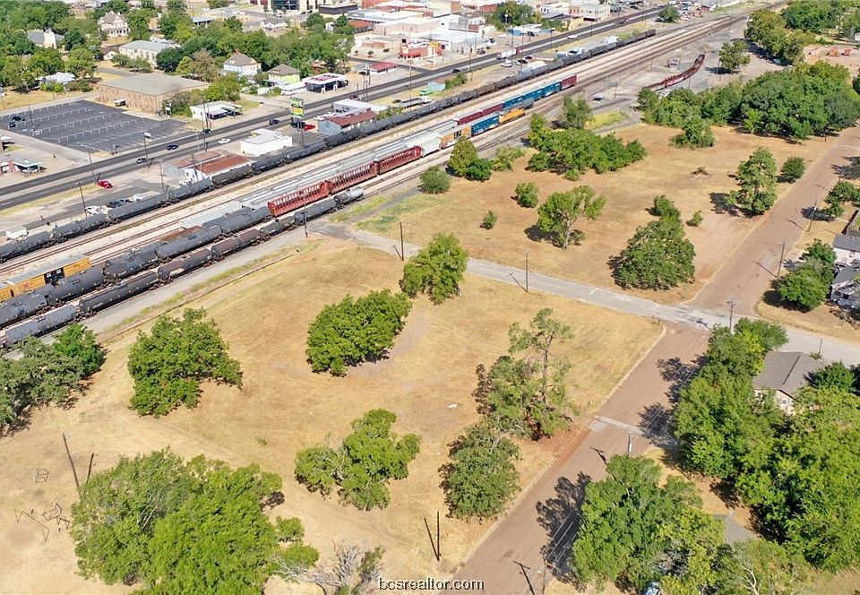 1st image of S San Antonio St