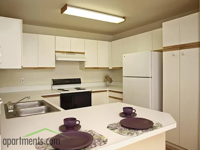 Noble Court Estates — Photo 25
