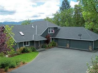 1119 NW Laurelridge Pl, Grants Pass, OR 97526