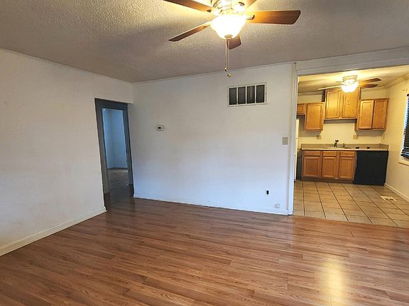 5th image of 4992 Dimson Dr N