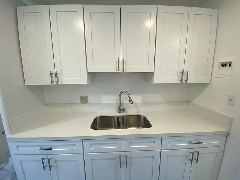1057 E Hyde Park Blvd #A — Photo 8