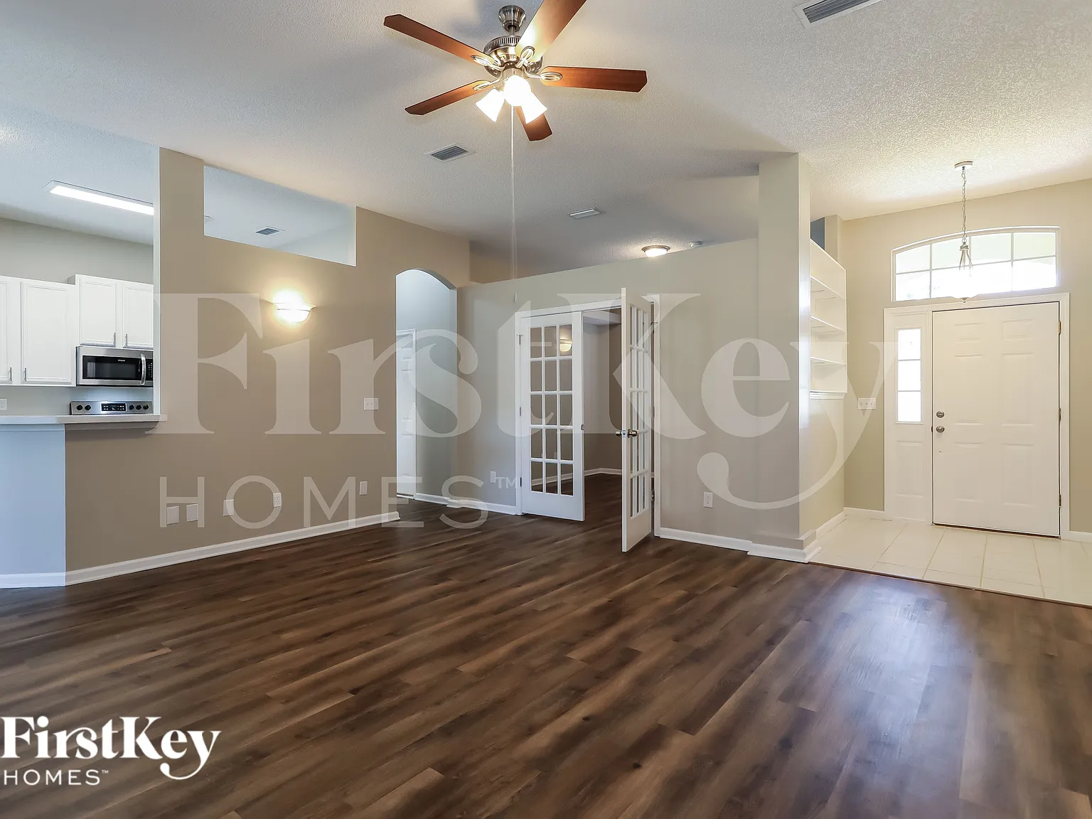 4 bed, 2.0 bath, 1960 sqft, $2,460 — Photo 3