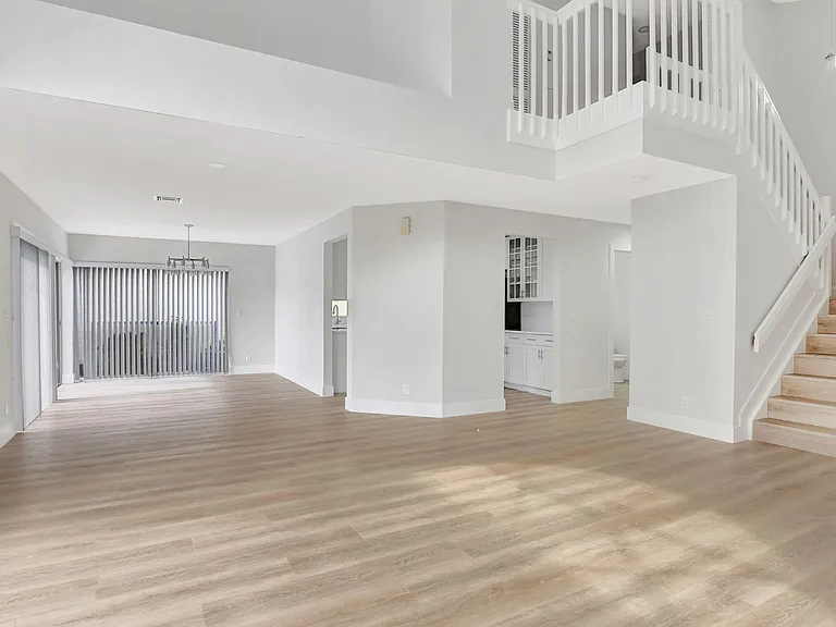 21391 Millbrook Ct — Photo 15