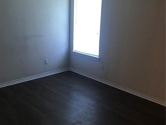 4th image of 921 Crepe Myrtle St