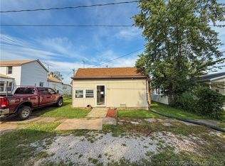 407 S Oak St, Versailles, MO 65084
