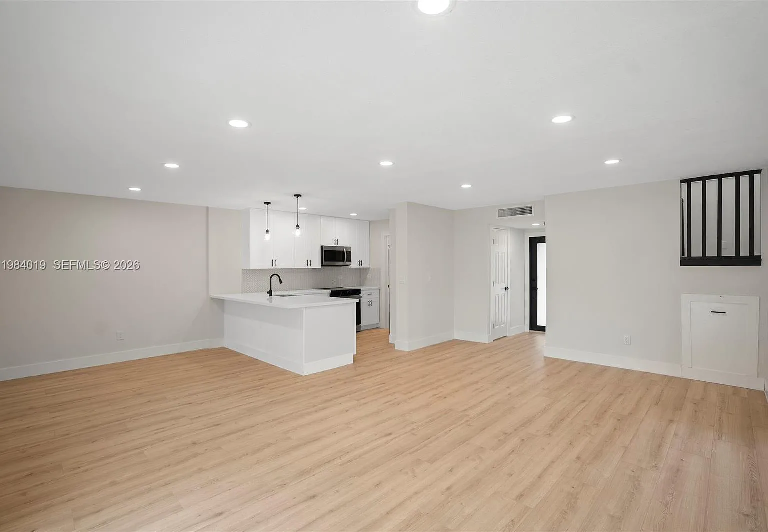 2 bed, 2.0 bath, 1196 sqft, $2,600 — Photo 3