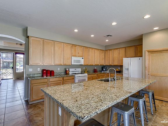5th image of 2570 E Buena Vista Pl