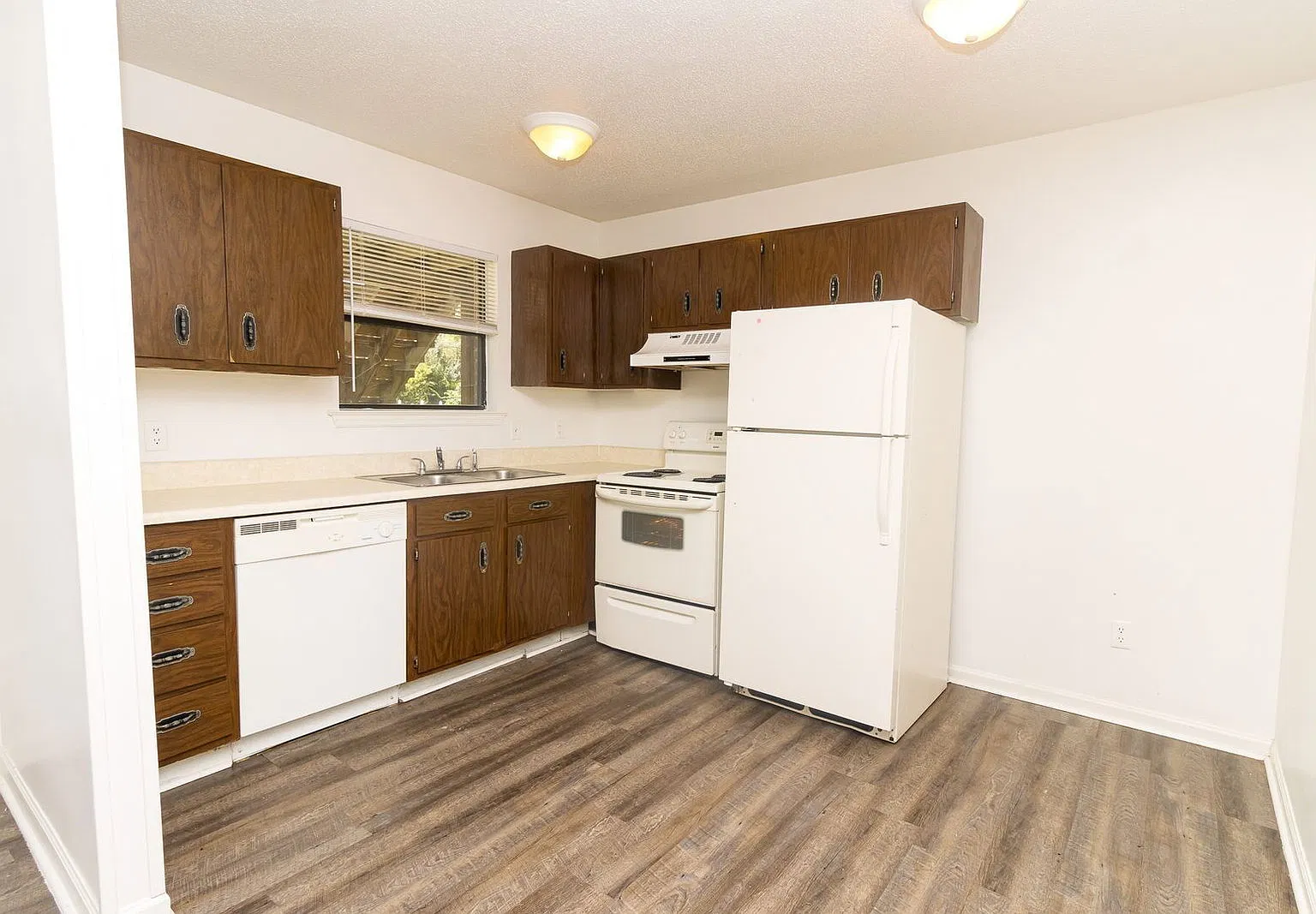 1 bed, 1.0 bath, $750 — Photo 4
