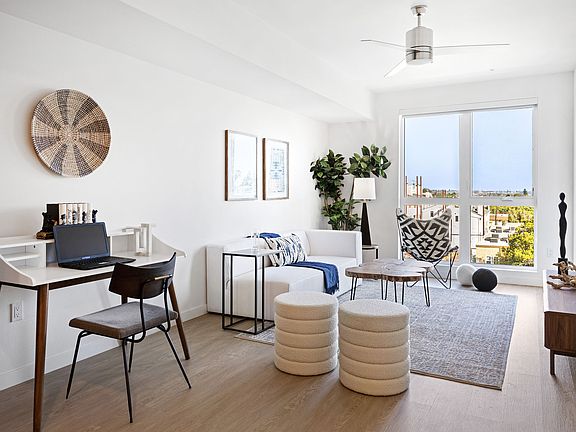 The Charlie Mar Vista apartments community photo