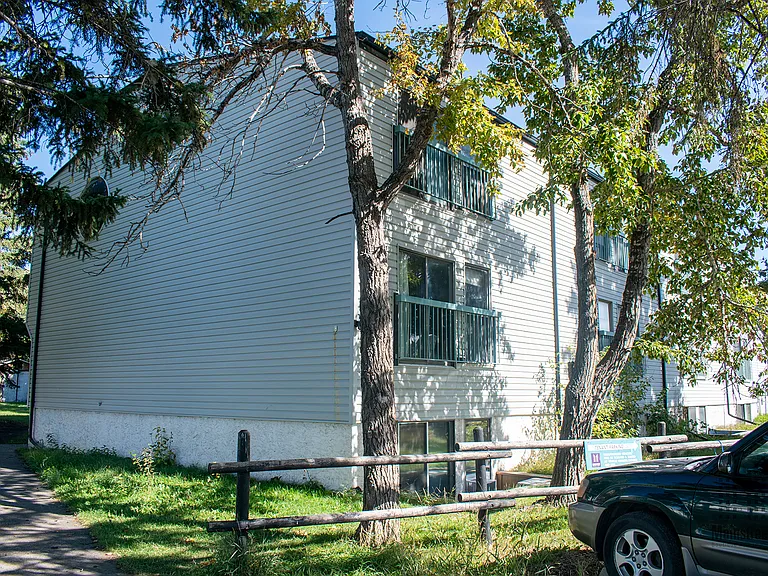 205 Ross Ave — Photo 2