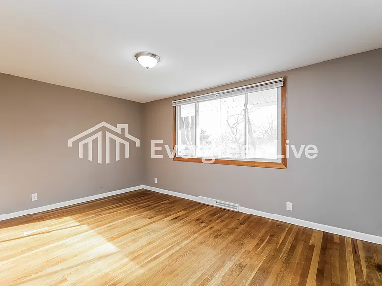 10941 Corona Rd — Photo 4