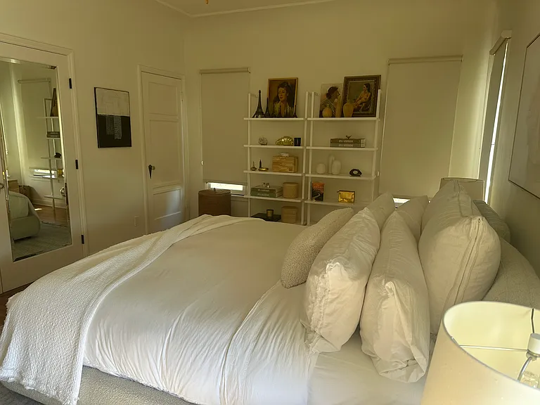 1124 S Point View St — Photo 11