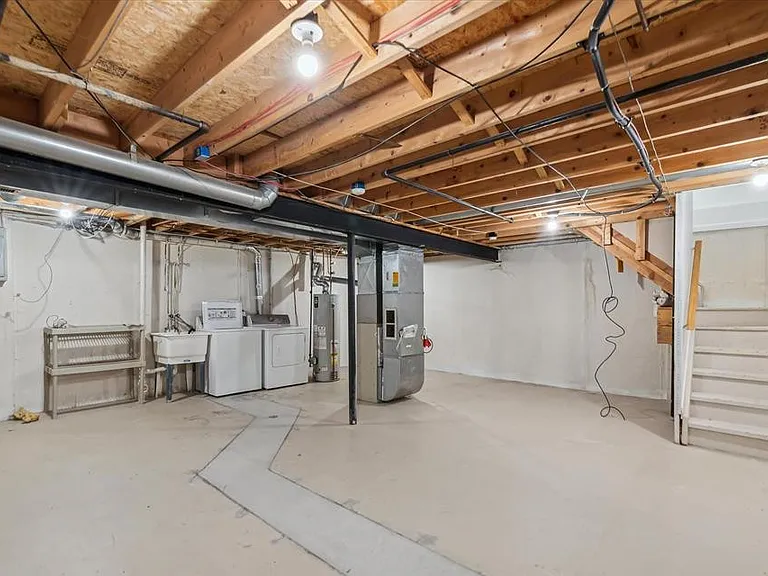 1688 Christopher Dr — Photo 21