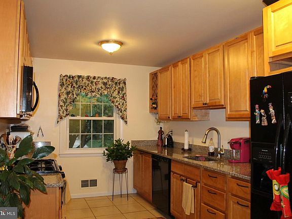 4th image of 201 Sacred Heart Ln