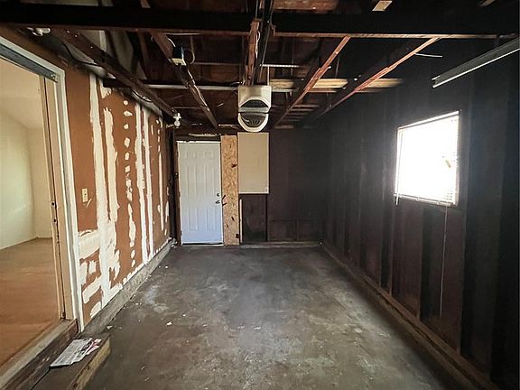 4th image of 10343 Ross Cir