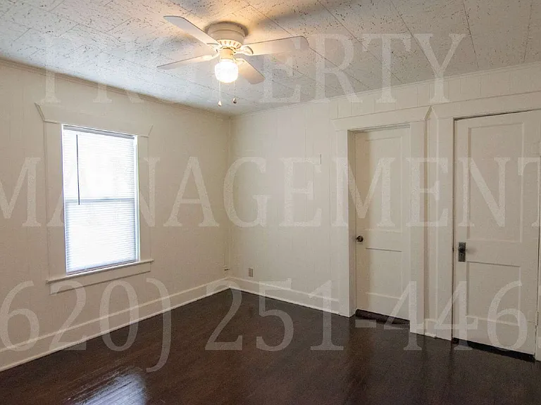 914 W 4th St — Photo 17