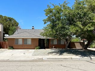 1111 E Avenue J7, Lancaster, CA 93535