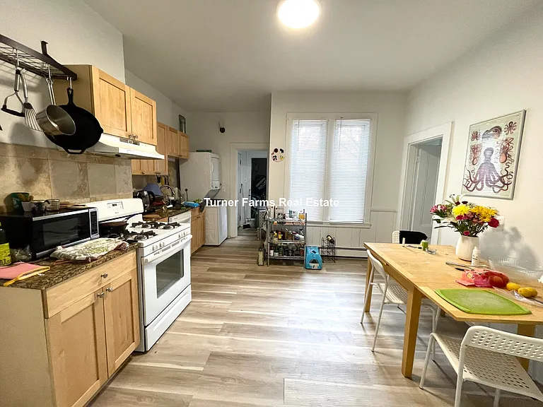 254 Windsor St #2 — Photo 10