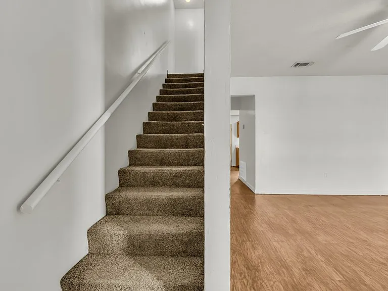 1301 Louisville St — Photo 4