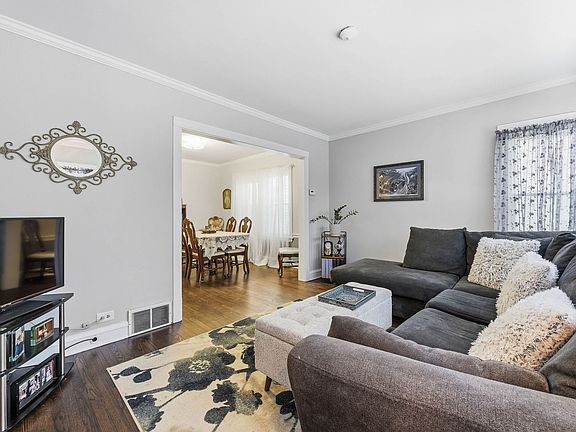 3rd image of 3825 N Newcastle Ave