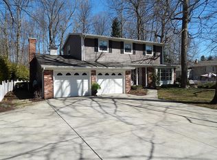 4200 Driftwood Dr, Dewitt, MI 48820