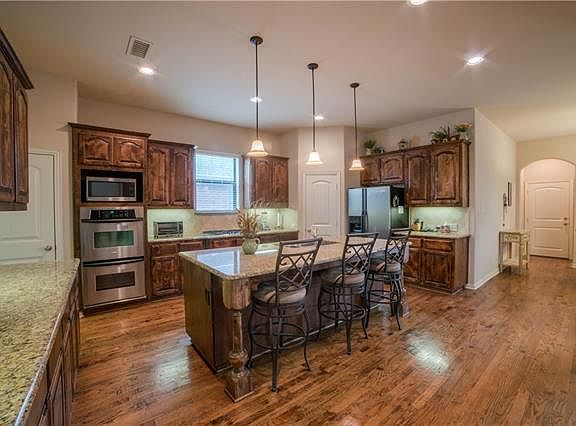 5th image of 1400 Prairie Dr