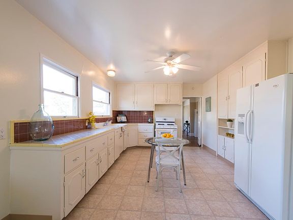 4th image of 497 Oak Ave