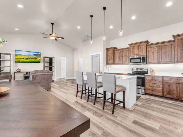 1512 Bird Farm Dr, Jerome, ID 83338