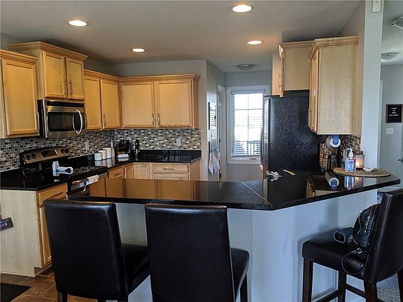 4th image of 2240 SE Willowbrook Dr
