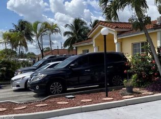 17230 NW 73rd Pl, Hialeah, FL 33015