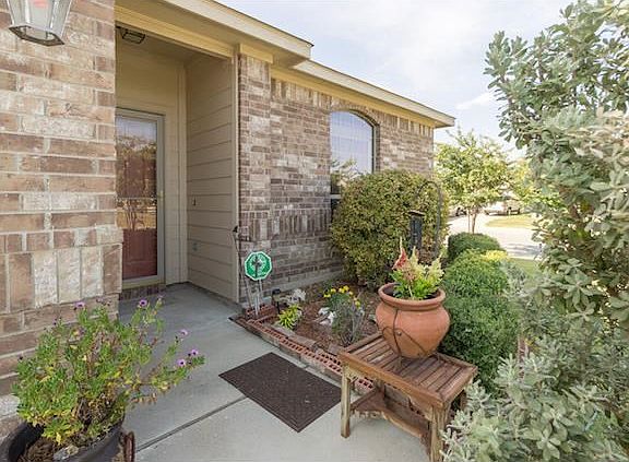 Front entry with glass storm door