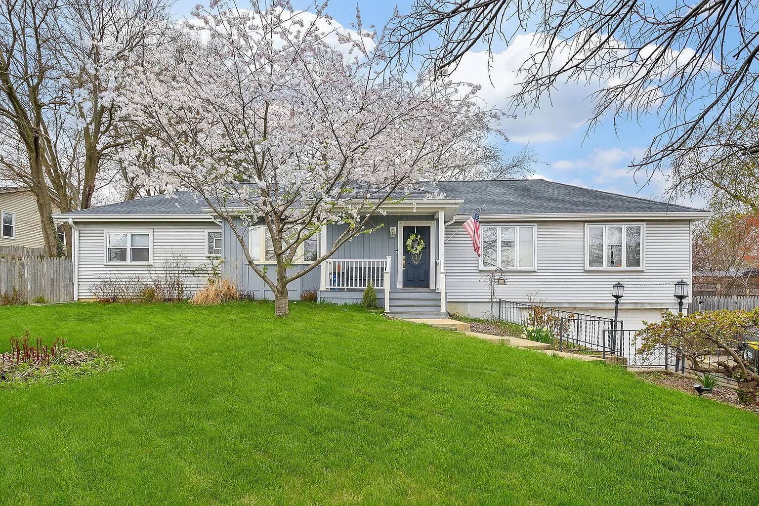 2N252 Diane Ave photo 1