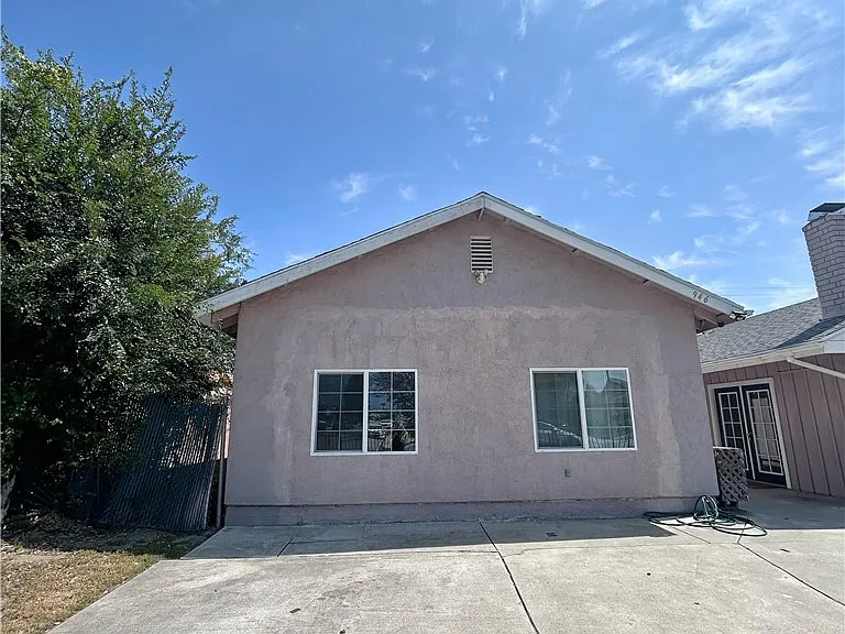 946 Barbara Ln — Photo 1