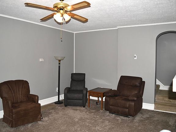 4th image of 110 Linden Cir