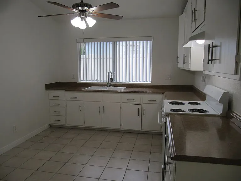 16628 Woodruff — Photo 37