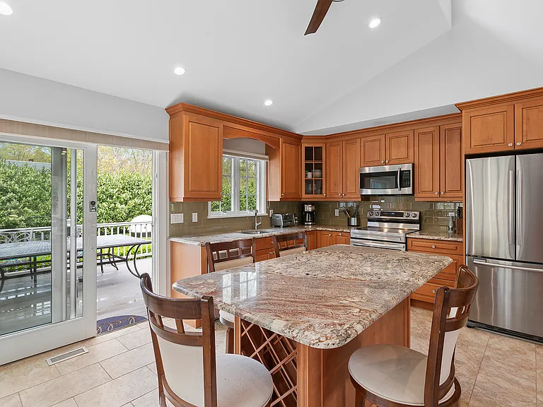 60 Cedar Dr — Photo 5
