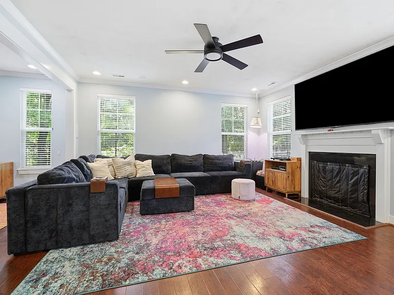 1041 Scenic Blvd — Photo 9