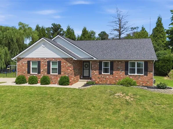 10 Spring Terrace Ct, Columbia, IL 62236