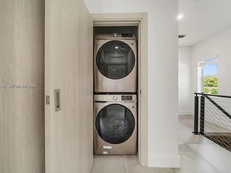 3431 SW 16th Ter #1 — Photo 17