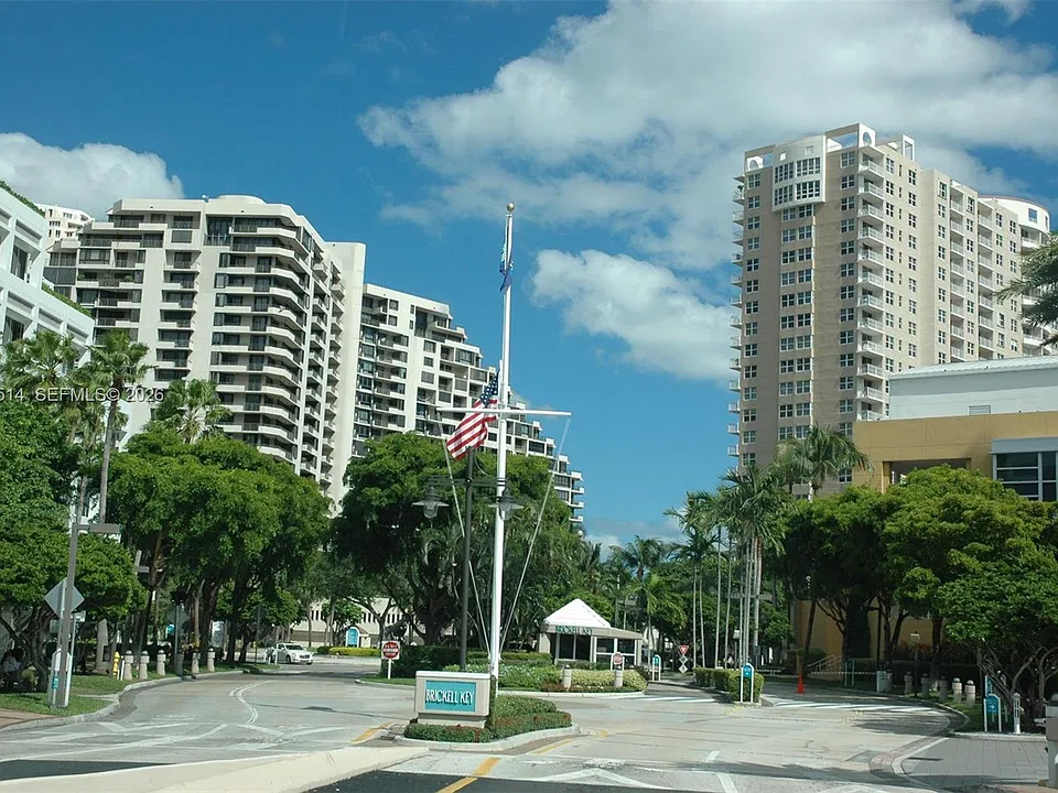 540 Brickell Key Dr #1426