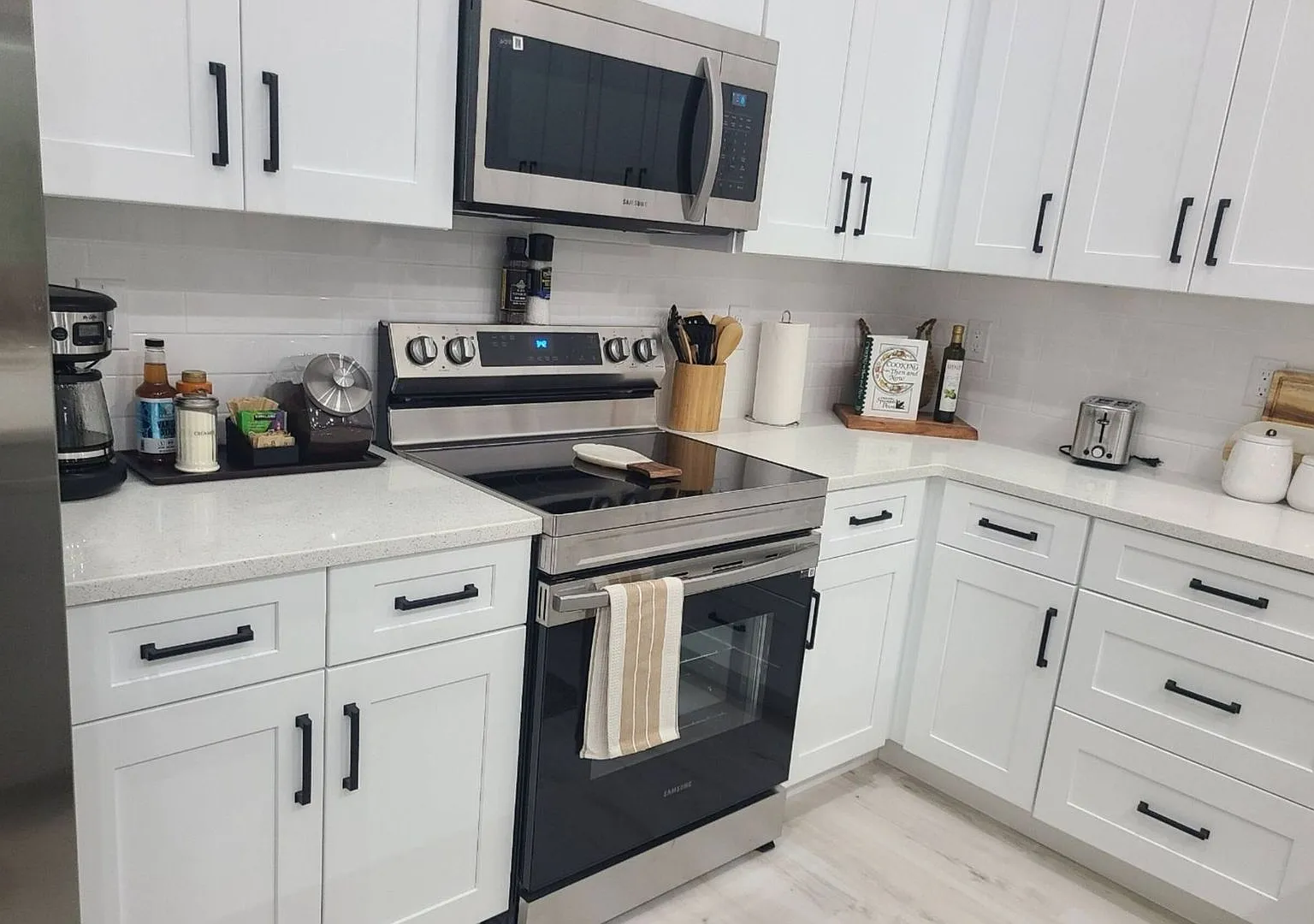 Modern Townhome for Rent Modern Living at Its Best! — Photo 4