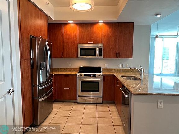 2nd image of 315 NE 3rd Ave APT 1409
