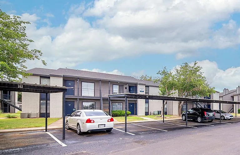 Stone Creek Apartment Homes — Photo 4
