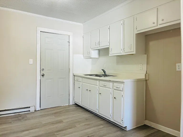 409 Morton St #D — Photo 7