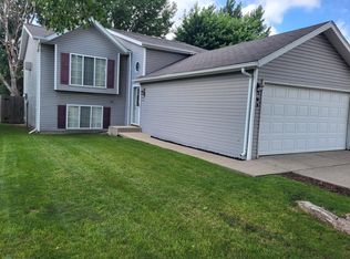 763 49th St S, Fargo, ND 58103